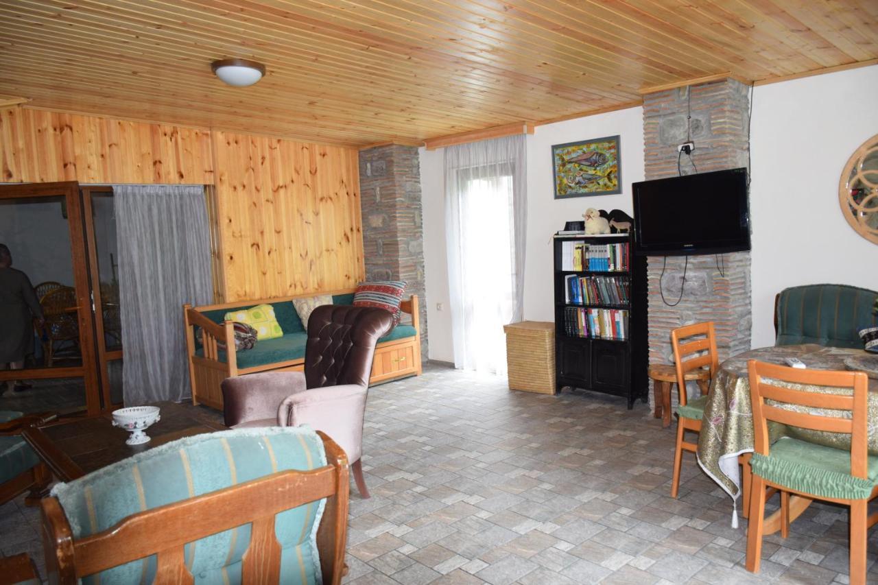 Guest House Ilto Akhmeta Εξωτερικό φωτογραφία